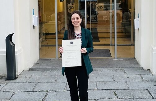 Valentina Quinteros obtuvo el título de Magister en Derecho